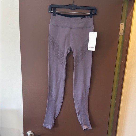 NWT LULULEMON Iconic Sweat Tight Leggings 28” Inseam - Picture 1 of 7